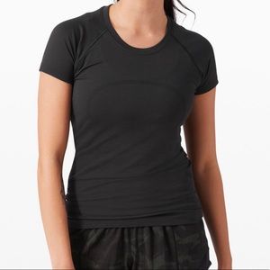 Lululemon swiftly tech short sleeve black! Size 6!